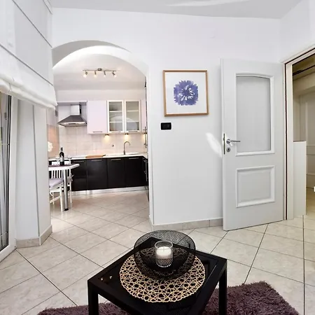 Gasthuis Lavizatic 3*