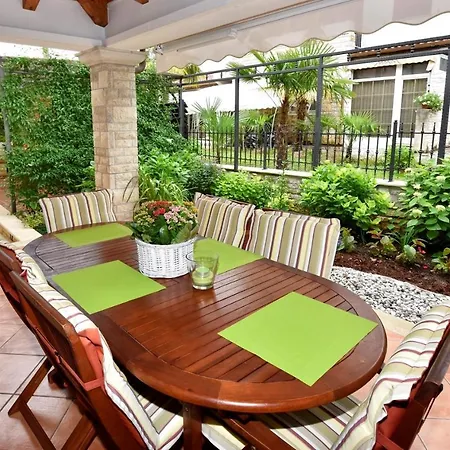 Lavizatic Guest house