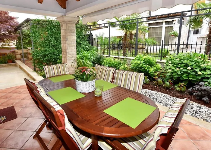 Lavizatic Πανσιόν